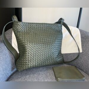 MANDRN LEATHER EVRA BAG CONVERTIBLE TOTE/BACKPACK IN FOREST GREEN, EUC